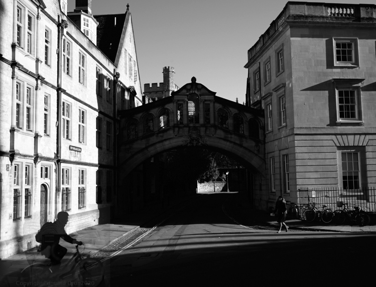 Oxbridge  student late for an apointment with the Tutor